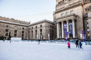Lodowisko-pod-Palacem-Kultury-i-Nauki-Warszawa-01
