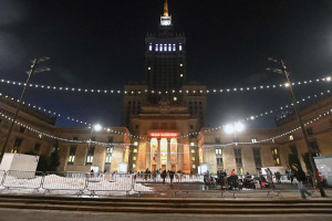Lodowisko-pod-Palacem-Kultury-i-Nauki-Warszawa-02