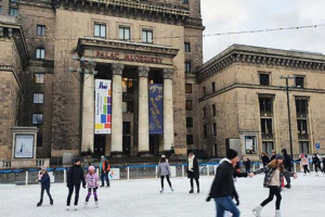 Lodowisko-pod-Palacem-Kultury-i-Nauki-Warszawa-03