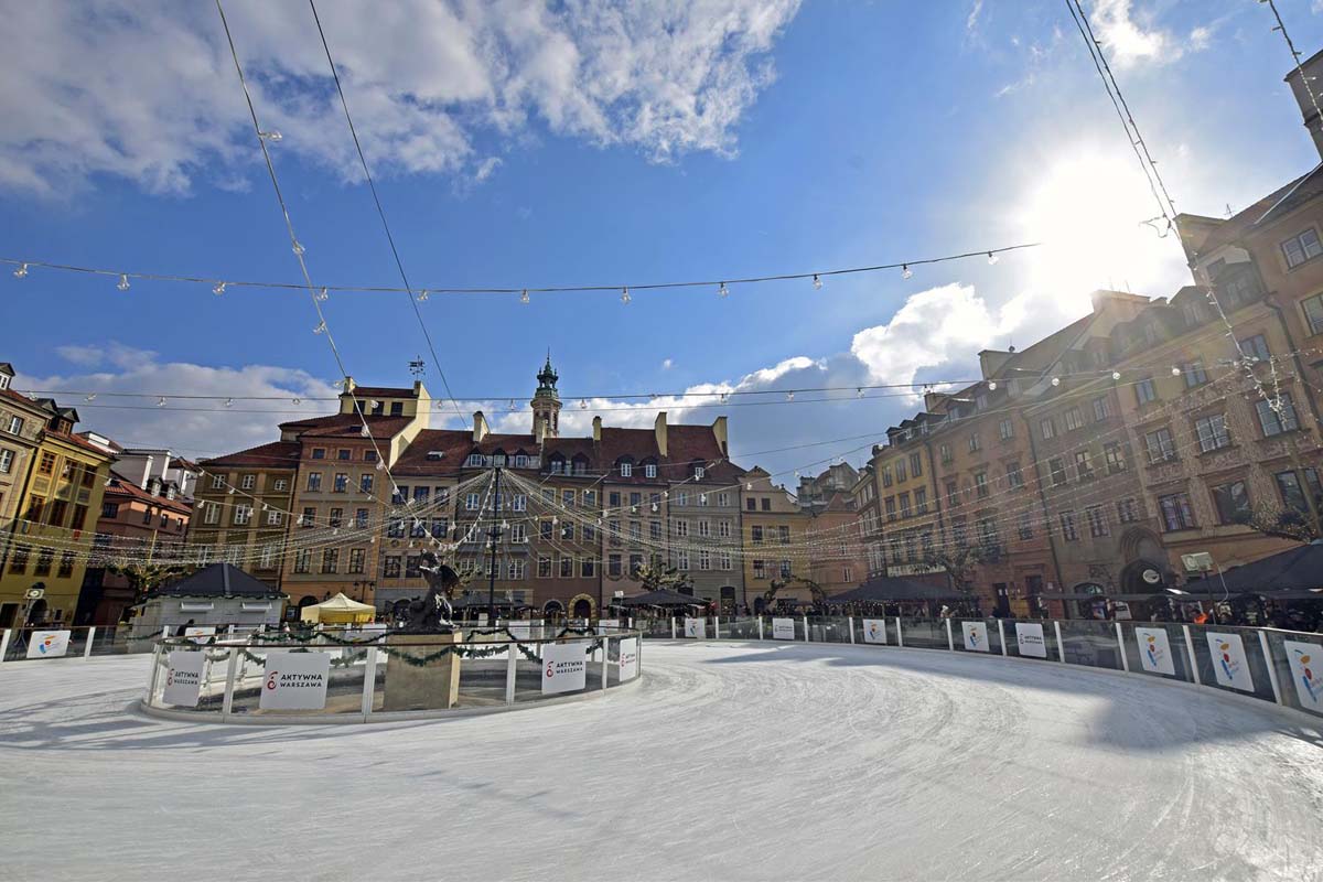 Lodowisko na Starym Mieście w Warszawie wieczorem, realizacja JDD Ice Group