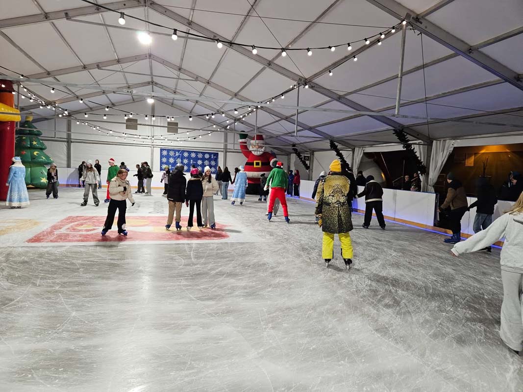 Hale namiotowe dla lodowisk – wynajem i montaż zadaszeń