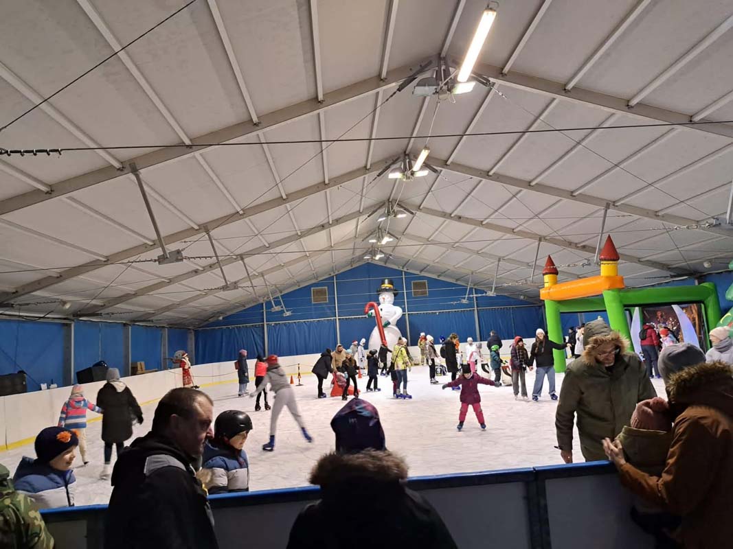 Lodowisko w Wesołej z wypożyczalnią, realizacja JDD Ice Group
