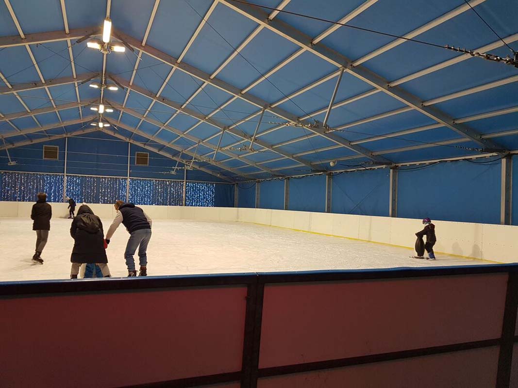 Lodowisko sezonowe w Wesołej, realizacja JDD Ice Group
