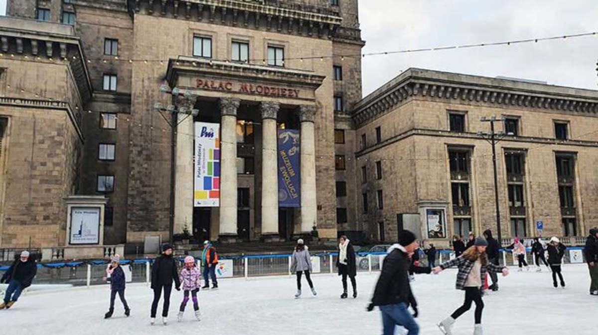 Lodowisko sezonowe czy całoroczne? Porównanie dla inwestora